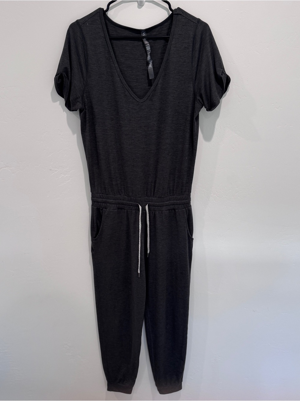 Vuori Short sleeve All Day Jumpsuit Size Medium - Picture 2 of 9
